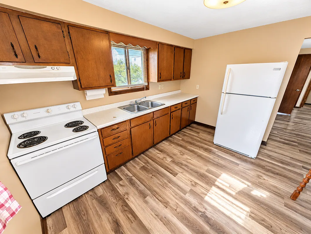 3 bed, 1.0 bath, 1500 sqft, $1,595 — Photo 1
