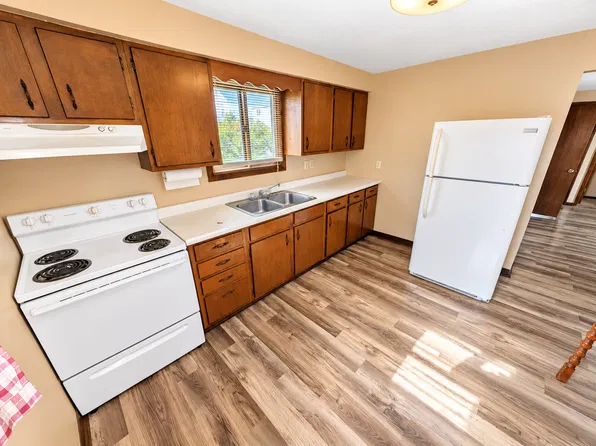 410 1/2 Pike St, Meadow Lands, PA 15347