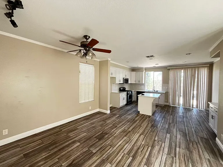 351 Jessica Ln — Photo 19