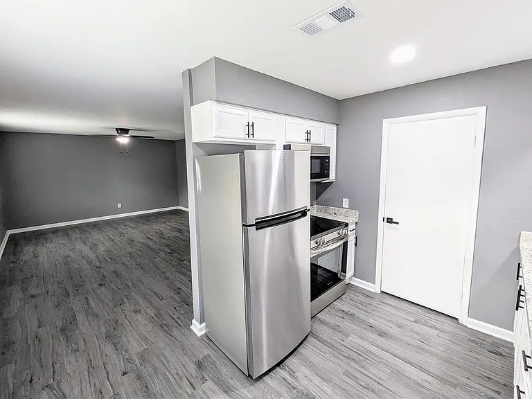 2015 Rosalee St #4 — Photo 4