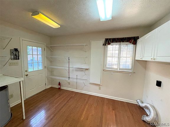 2nd image of 540 Chatsworth Dr