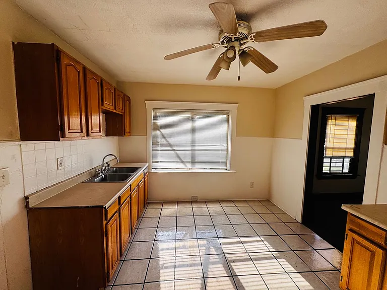 14012 Glendale Ave — Photo 21