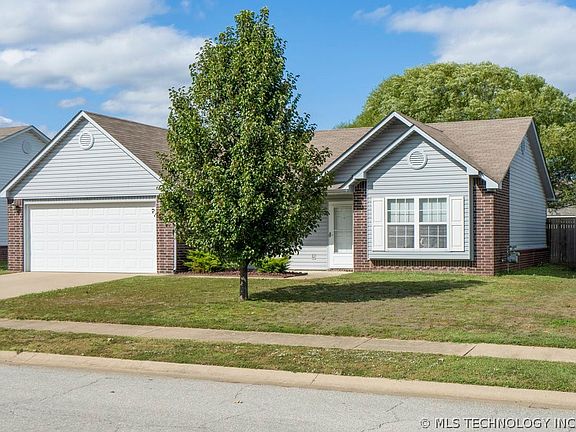 3rd image of 147 W Fairlane Dr