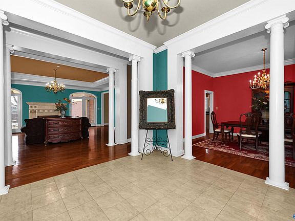 4th image of 2642 College St