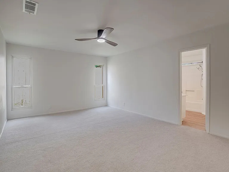 606 Splitrock St — Photo 10