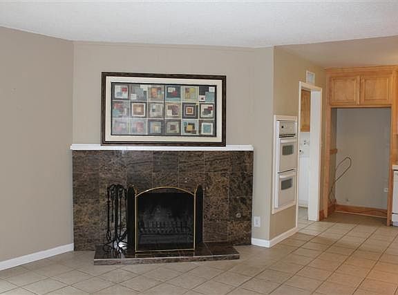 3rd image of 6141 Manton Ave
