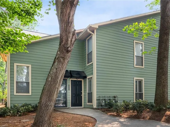 4211 Canyon Point Cir, Roswell, GA 30076