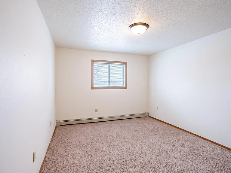 Fargo, ND Cedars 4 Apartments | 21B | Bedroom