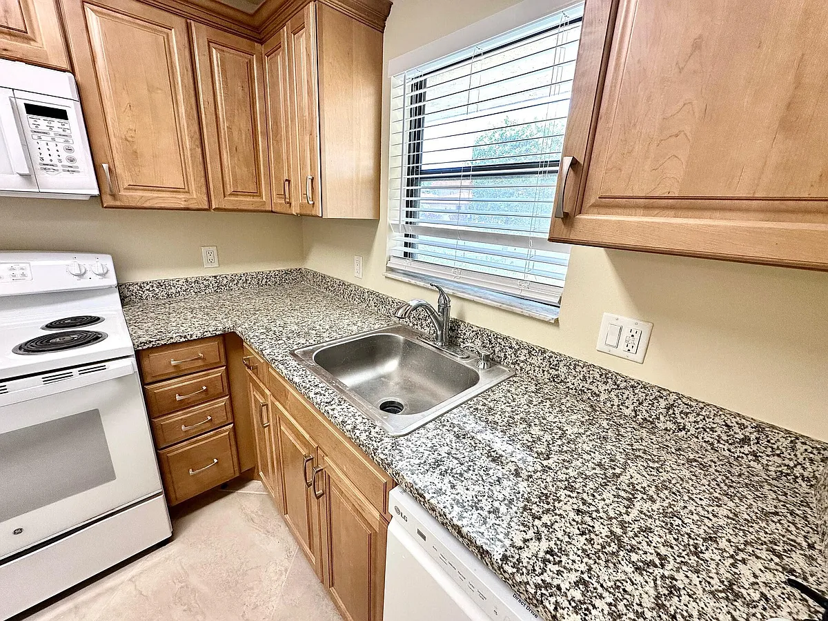 Building Photo - 21904 Lake Forest Cir #101