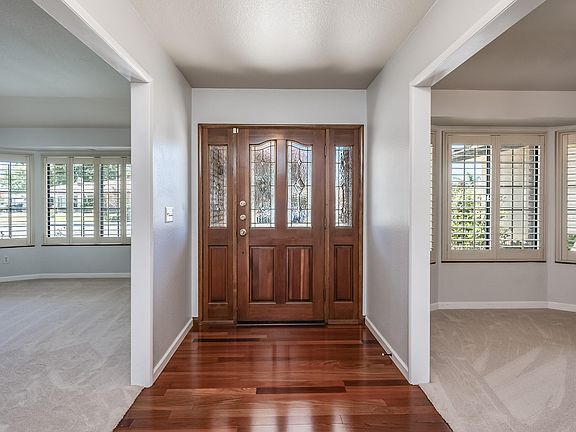 3rd image of 124 W Sherwood Drive