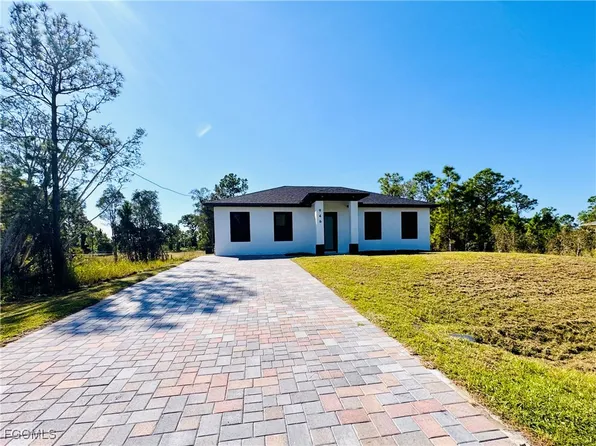 946 Panda Dr, Lehigh Acres, FL 33936