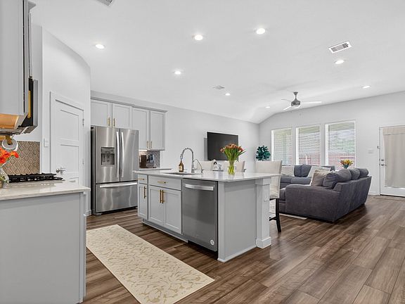 5th image of 14006 Grand Teton Ln