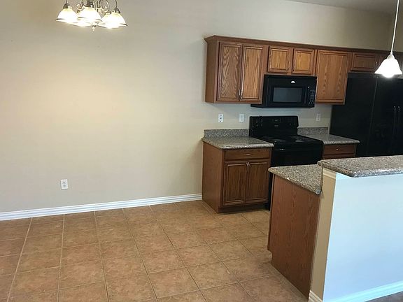 5th image of 3155-3157 Karen St #3155