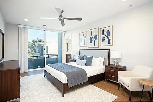 2nd image of 915 E Missouri Ave #2560d38ea