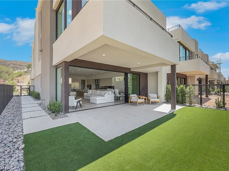 66 Lakefront Dr — Photo 30