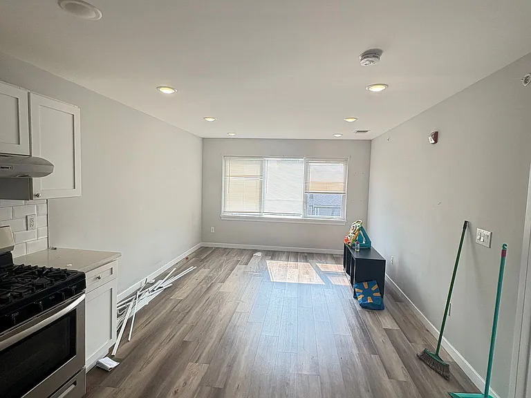 188 Lafayette St — Photo 4