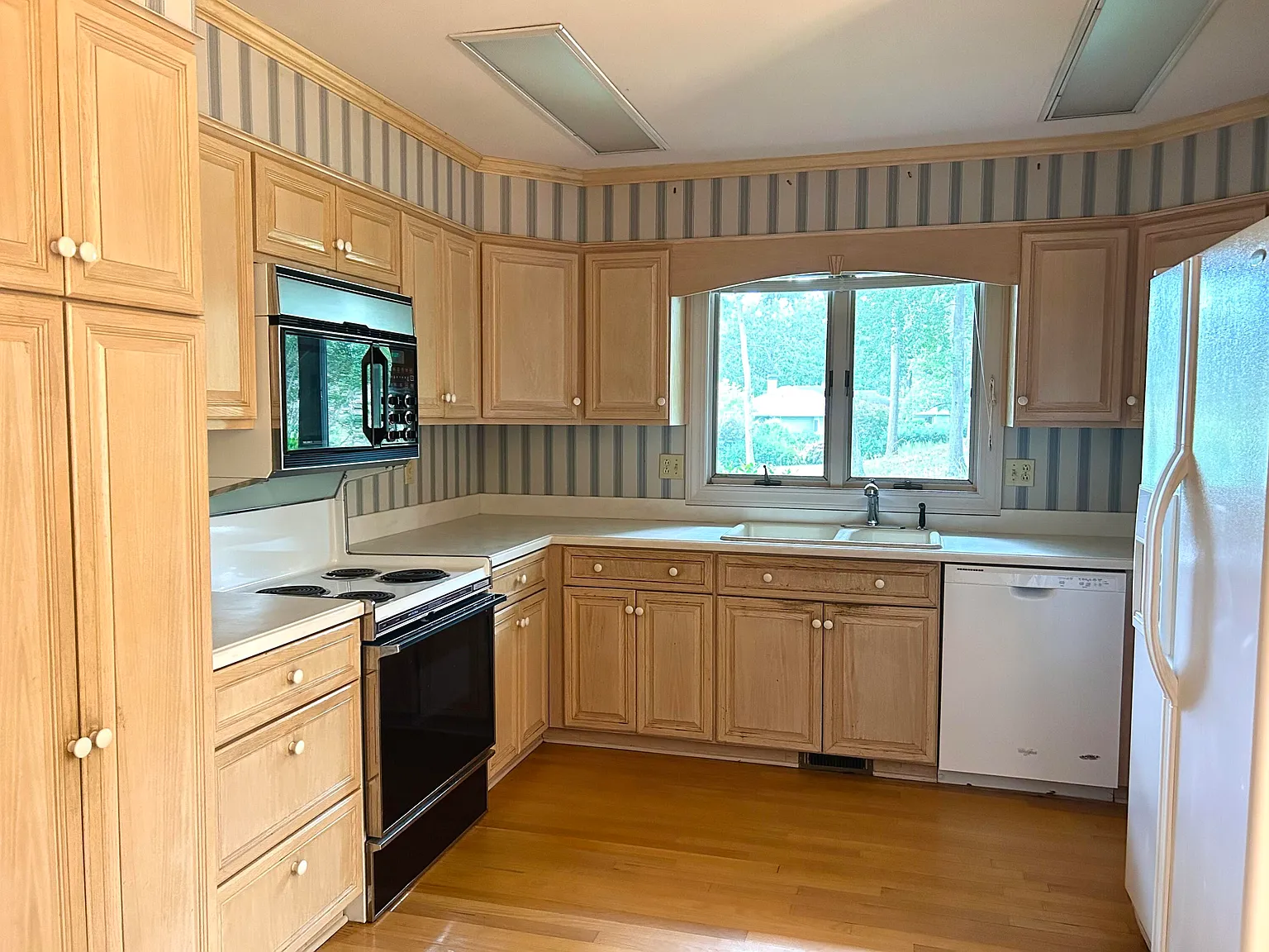 2 bed, 2.0 bath, 1868 sqft, $1,985 — Photo 4