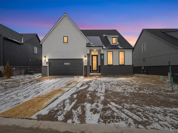 39 S Trail Ct, Troy, MI 48083