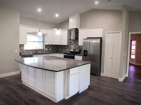 2nd image of 3644 Woodbridge Ave
