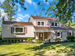 10 Roberts Ln, Middletown, NJ 07748