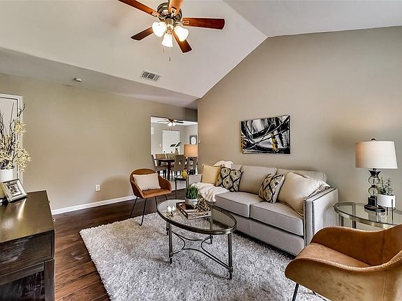 4th image of 4037 Silverhill Dr