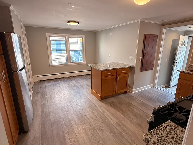 37 Caya Ave — Photo 3