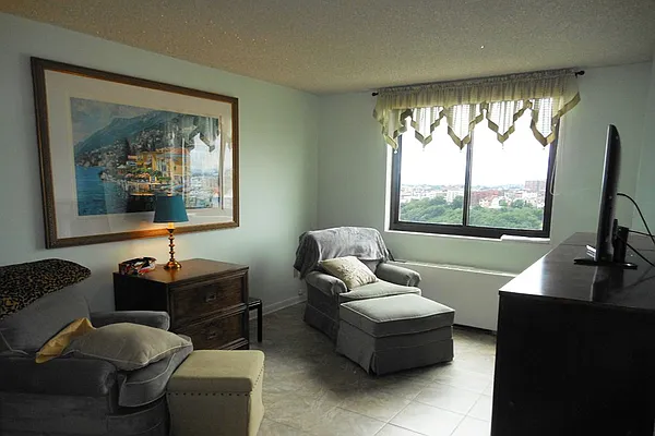 Sold by Hudson View Realty LLC | media 6