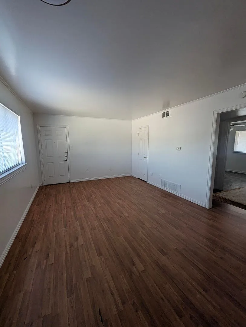 Large two bedroom units. Walk to everything. Move in Specials! — Photo 4