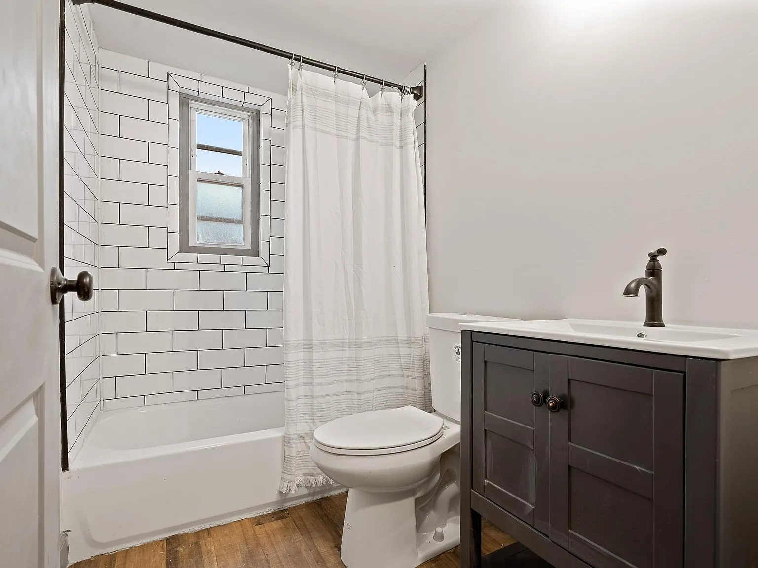 1 bed, 726 sqft, $1,200 — Photo 1