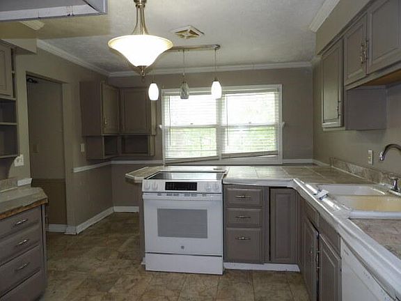 5th image of 243 Devon Rd
