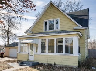 1751 Clarence St N, Maplewood, MN 55109