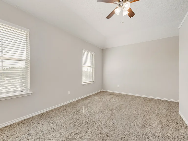 9406 Chimneywood Dr — Photo 15