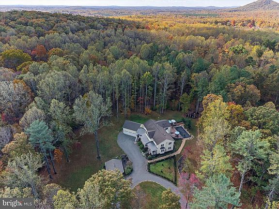 4th image of 700 Battle Mountain Rd