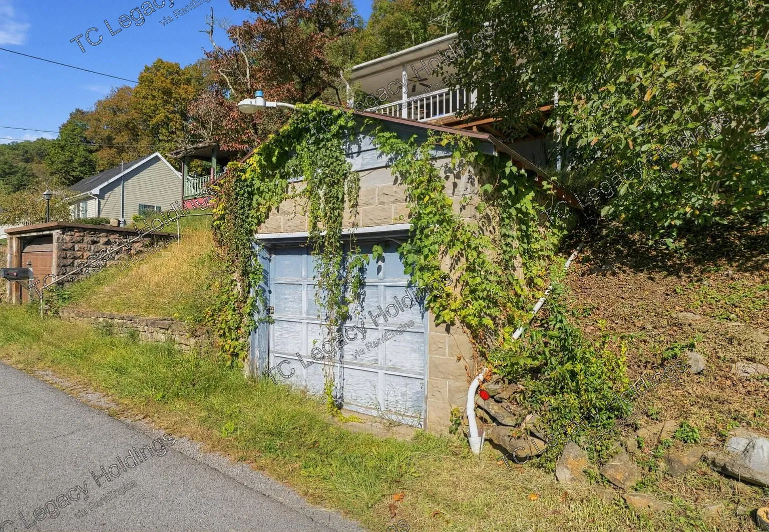 3 bed, 1.0 bath, 832 sqft, $1,450 — Photo 2