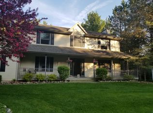 12615 Red Pine Ln, Perry, MI 48872