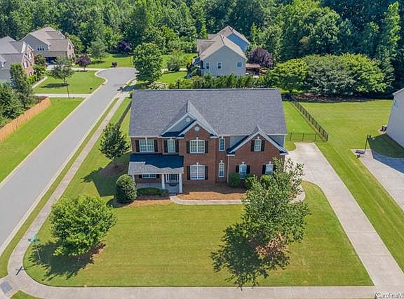 2nd image of 401 Palmerston Ln #163