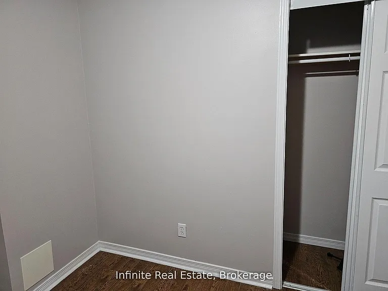 345 Queen Mary Dr — Photo 7