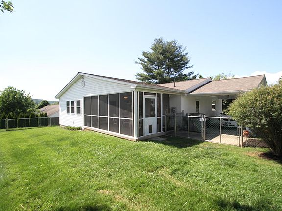 3rd image of 381 Cloverfield Ln