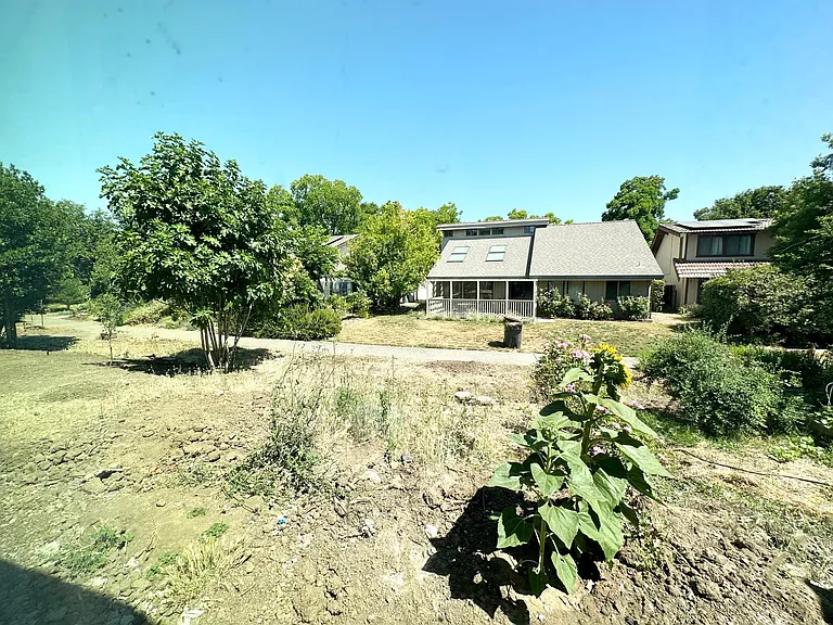 2435 Creekhollow Ln — Photo 9