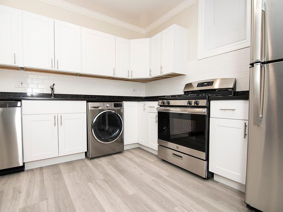 1st image of 646 1/2 W Roscoe St #G