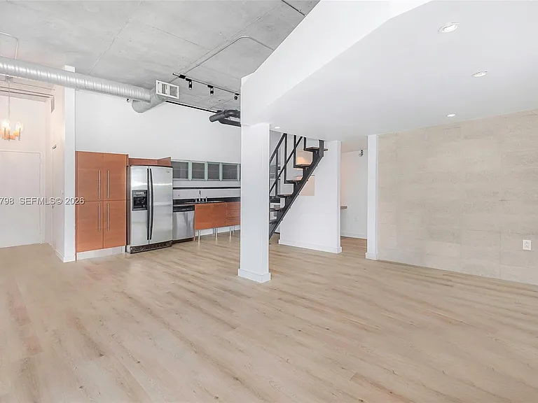 10 SW South River Dr #607 — Photo 5