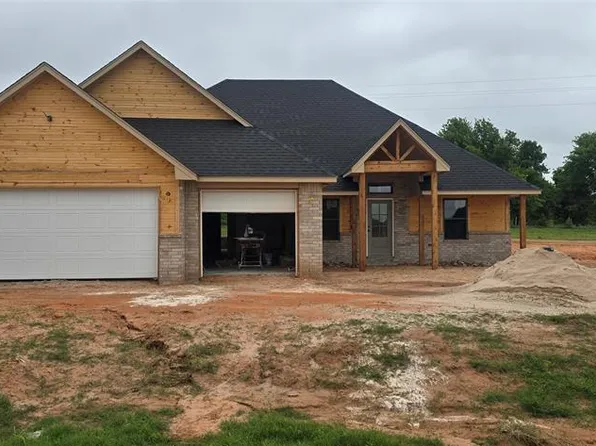 2450 Sierra Cir, Blanchard, OK 73010