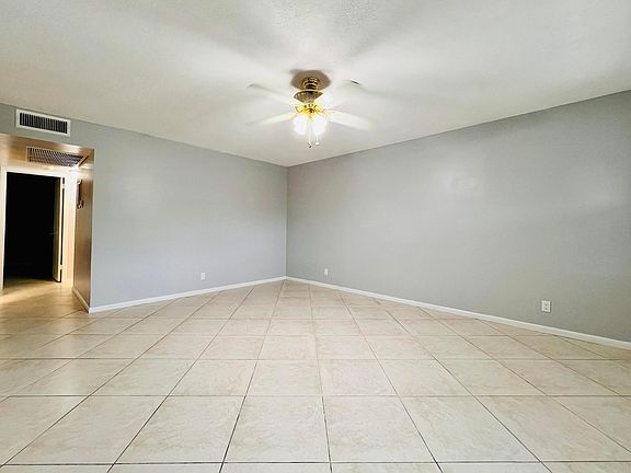 4th image of 210 Somerset K