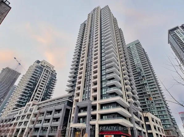 4055 Parkside Village Dr Penthouse 6, Mississauga, ON L5B 0K2
