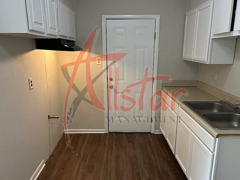 2336 Norman Ave — Photo 4