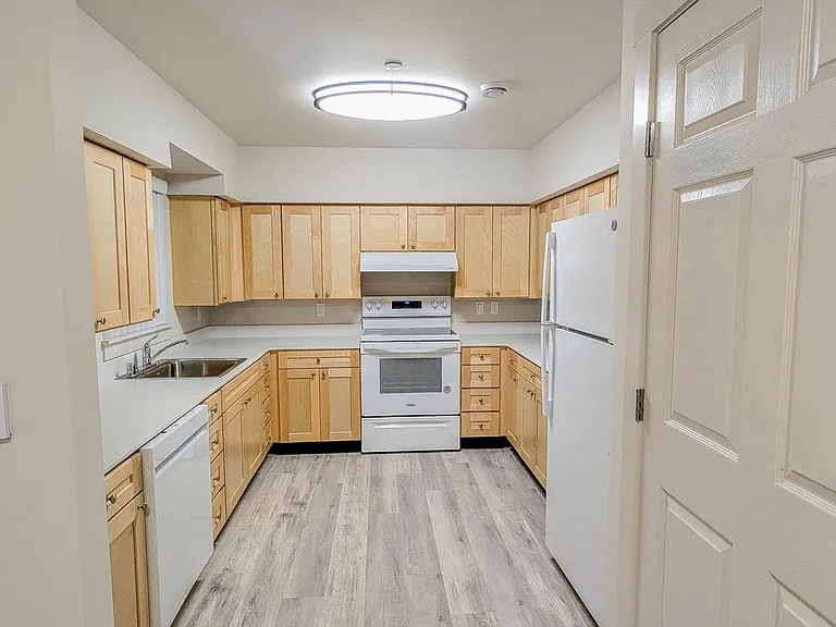 Kirkland Heights Apartments — Photo 114