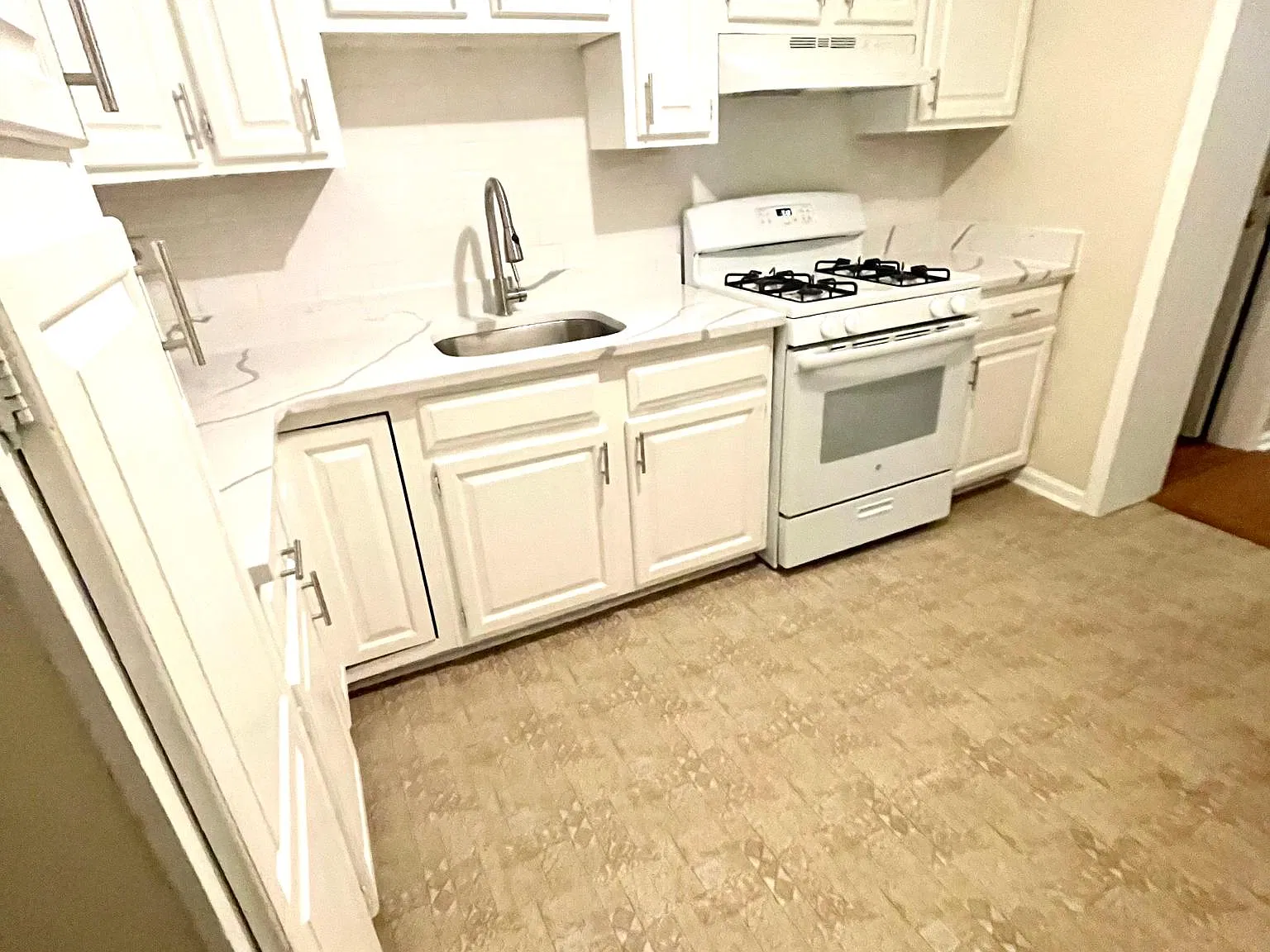 1 bed, $1,100 — Photo 1