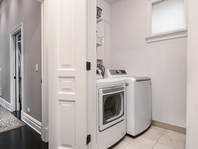 1633 N Wolcott Ave — Photo 17