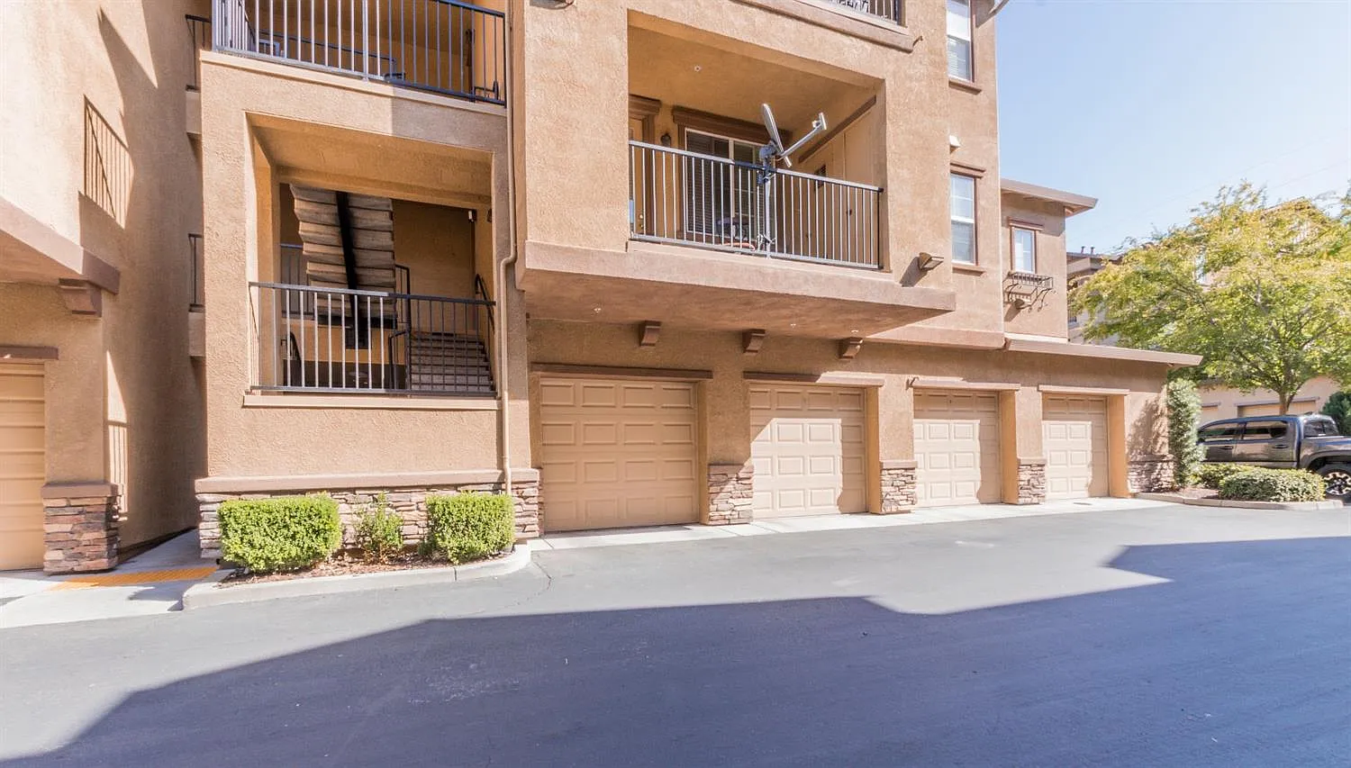 6551 Hearthstone Cir APT 911 photo 1