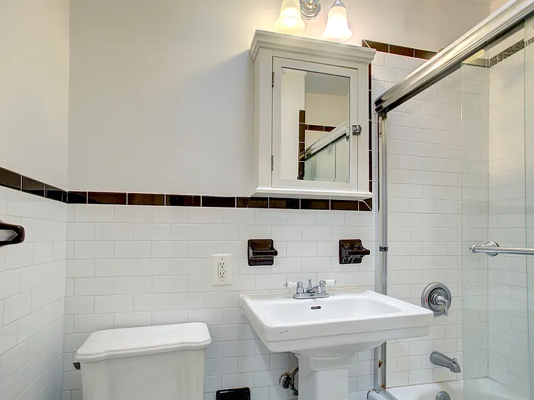 304 W 30th St #19 — Photo 8